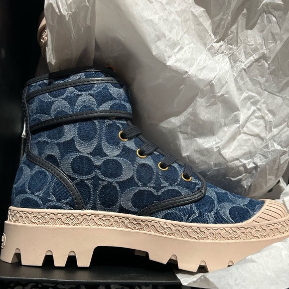 Coach Boots - Picture 1 of 4